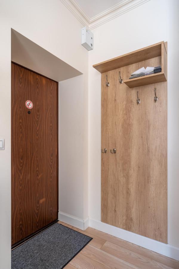 Stylish Studio Close To City Center, Cafes & Parks & Local Dining Riga Ngoại thất bức ảnh